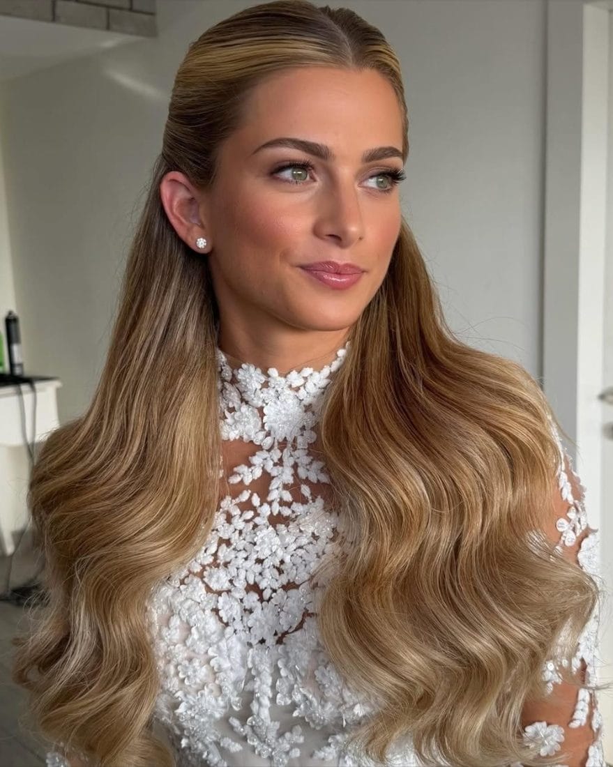 Bride with a natural, even spray tan by Spray Tan Israel in Tel Aviv